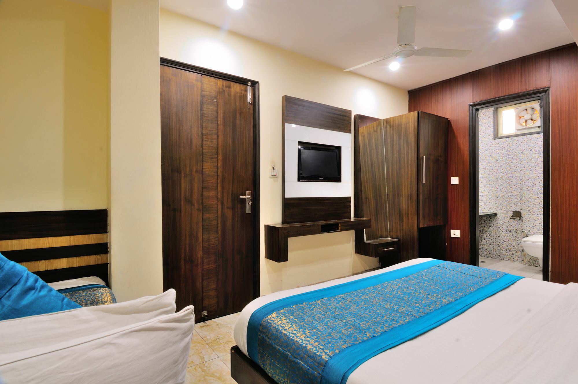Hotel Gold Star Inn - Paharganj New Delhi Exterior photo
